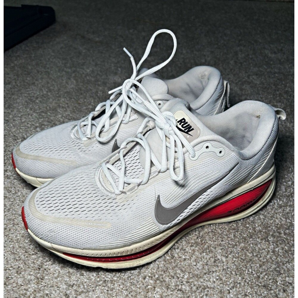Nike Zoom Vomero 18 Men’s Low Top Running Sneaker White Red Size 11.5
